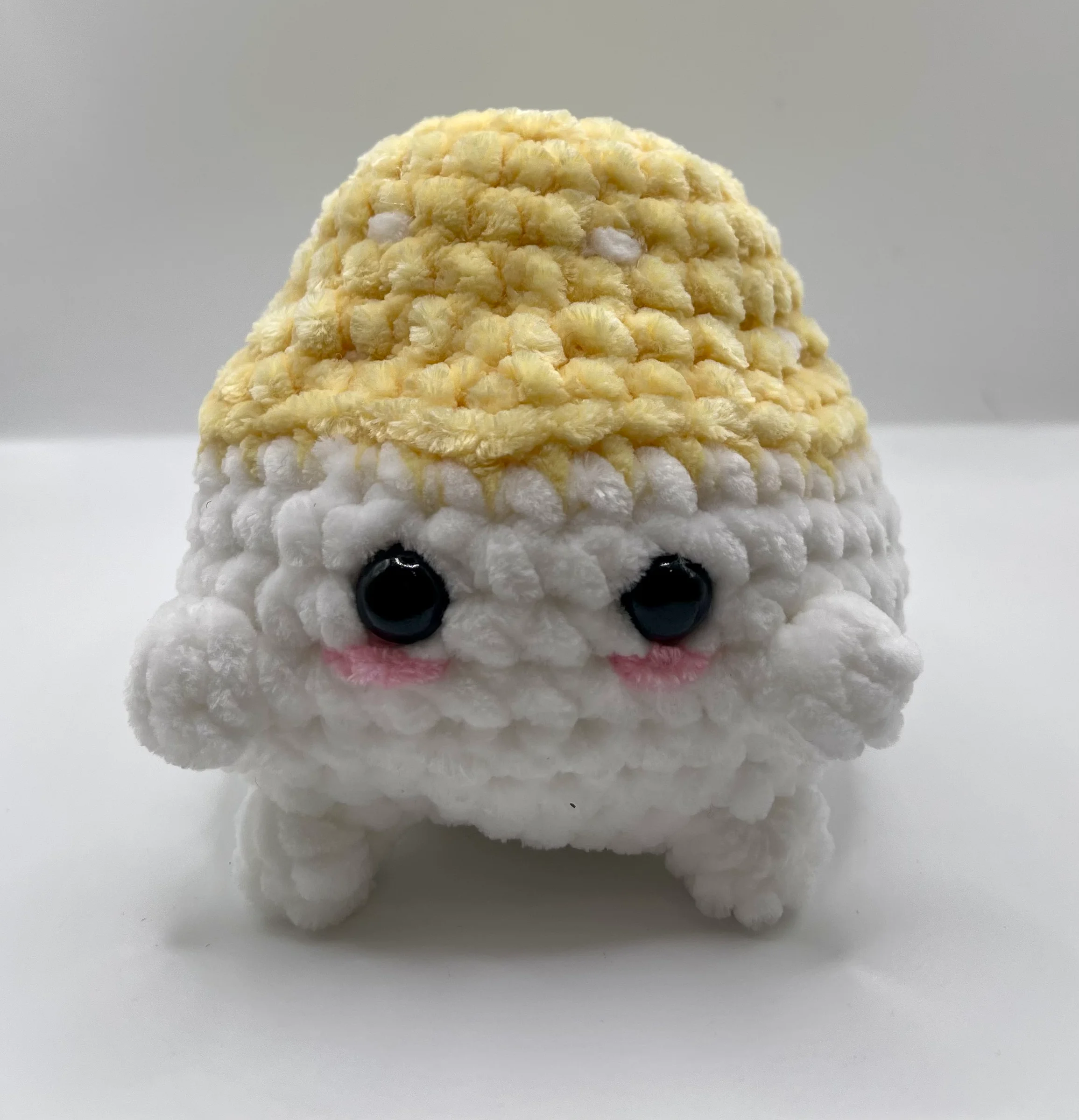 Meet this cute yellow chubby mushroom! It’s handmade with soft yellow and white yarn, featuring adorable rosy cheeks. It’s perfect as a little desk buddy or a thoughtful gift.